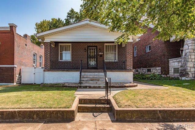8120 Pennsylvania Avenue, St Louis, MO 63111