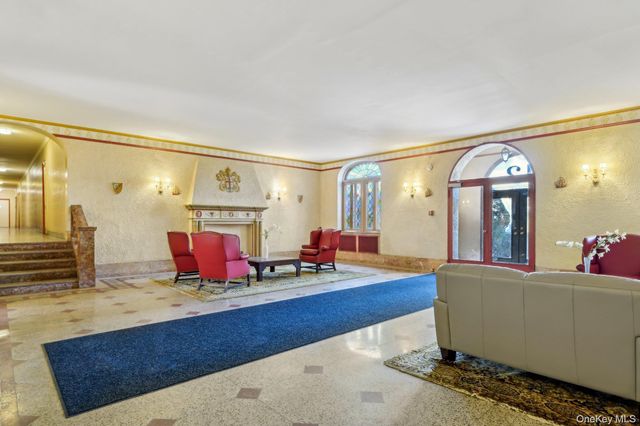 12 Hamilton Place B5, Garden City, NY 11530