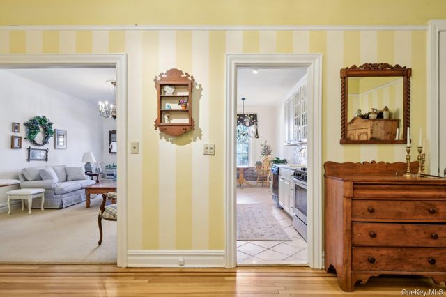 12 Hamilton Place B5, Garden City, NY 11530