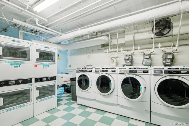 12 Hamilton Place B5, Garden City, NY 11530