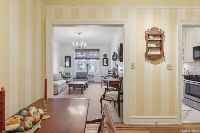 12 Hamilton Place B5, Garden City, NY 11530