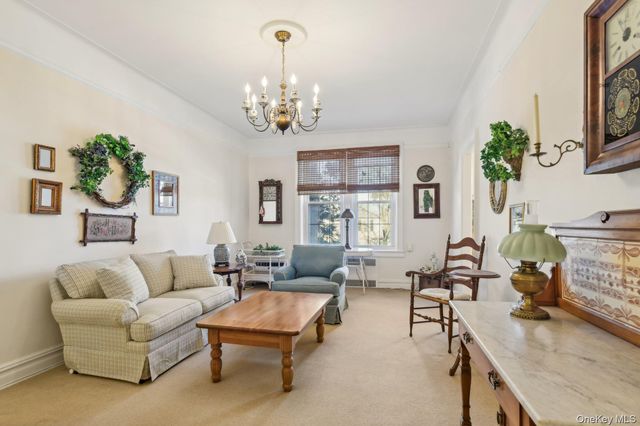 12 Hamilton Place B5, Garden City, NY 11530