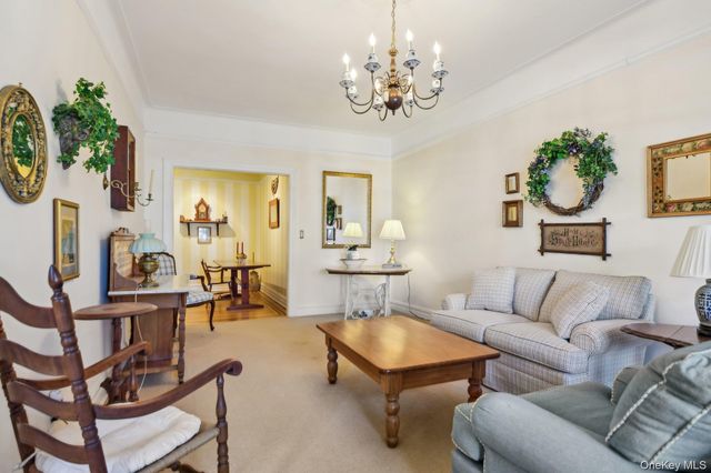 12 Hamilton Place B5, Garden City, NY 11530