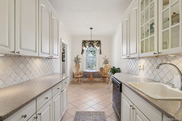 12 Hamilton Place B5, Garden City, NY 11530