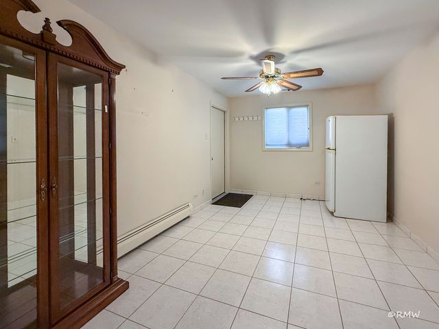 1904 Winston Lane, Schaumburg, IL 60193