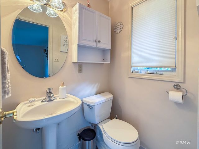 1904 Winston Lane, Schaumburg, IL 60193