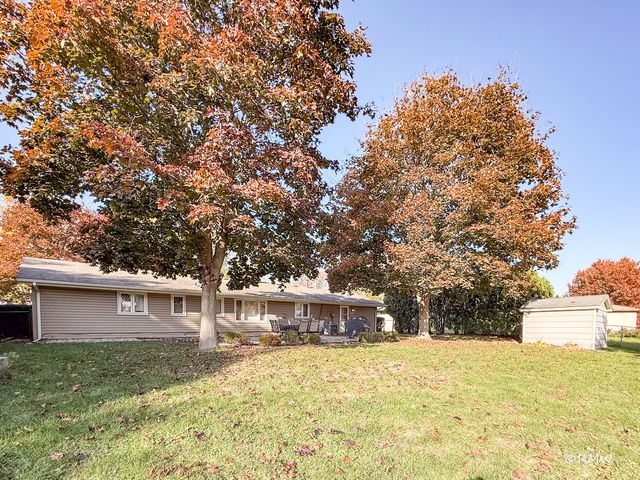 1904 Winston Lane, Schaumburg, IL 60193