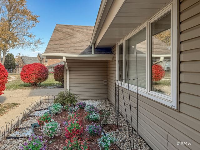 1904 Winston Lane, Schaumburg, IL 60193