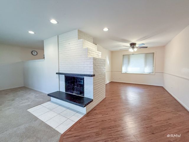 1904 Winston Lane, Schaumburg, IL 60193