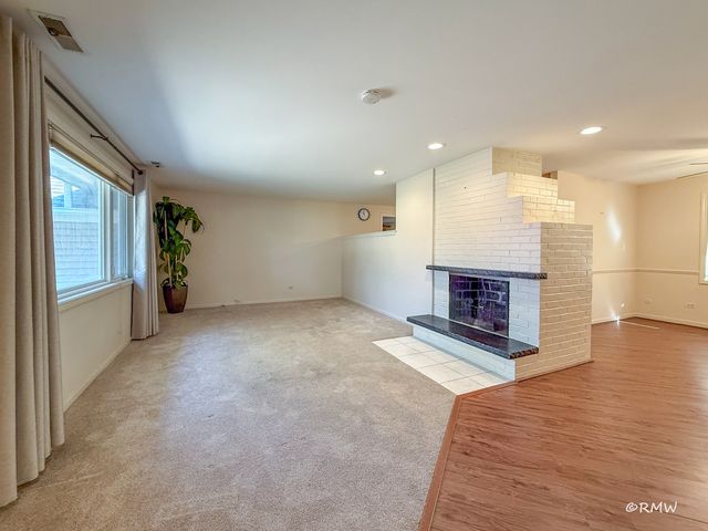 1904 Winston Lane, Schaumburg, IL 60193