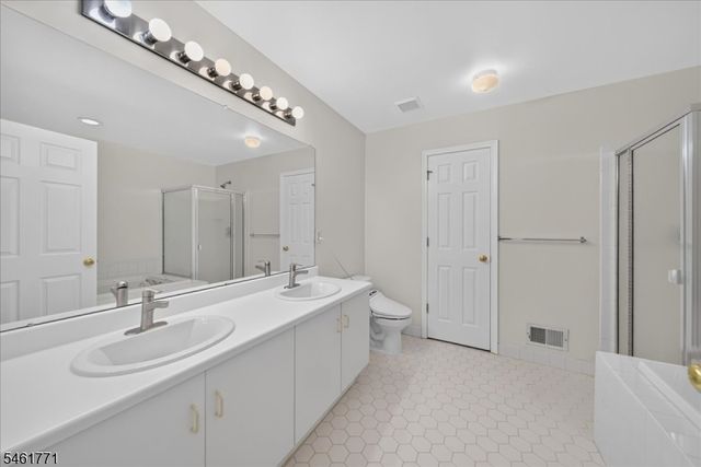 58 Windsong Cir, East Brunswick Twp., NJ 08816