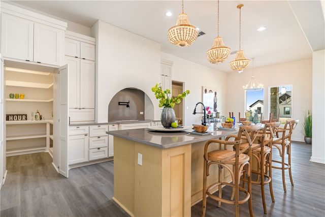 1518 Mariposa Ranch Dr, Corpus Christi, TX 78415