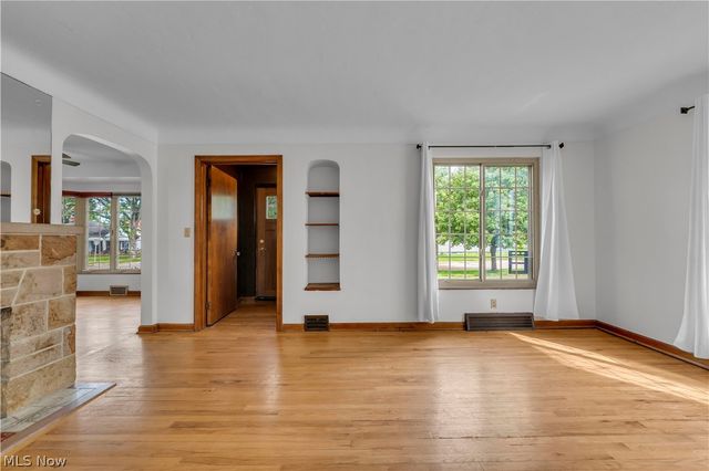 4824 W 58th Street, Cleveland, OH 44144