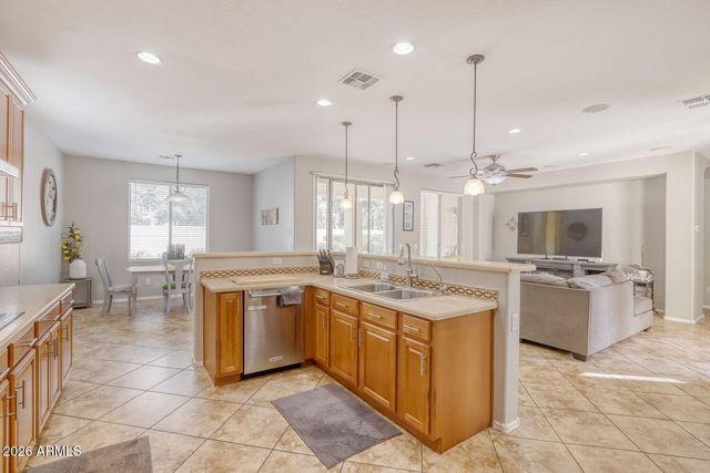 924 W WHITTEN Street, Chandler, AZ 85225