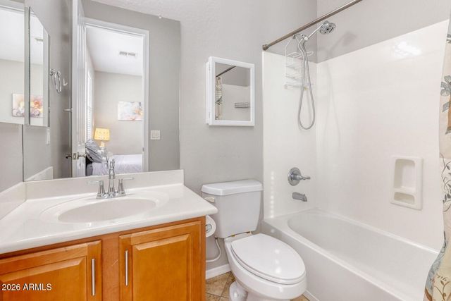 924 W WHITTEN Street, Chandler, AZ 85225