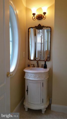 1632 COLONIAL HILLS DR, Mclean, VA 22102