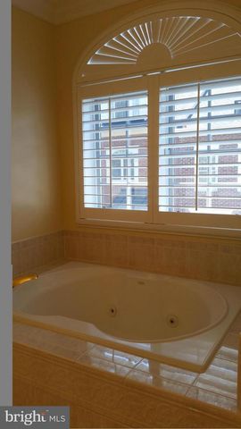 1632 COLONIAL HILLS DR, Mclean, VA 22102