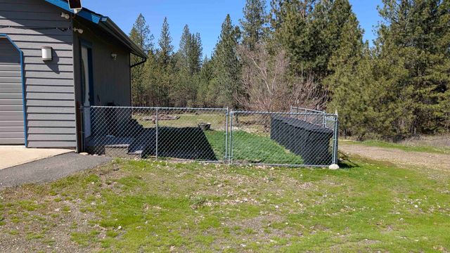 4807 E Chatteroy Rd, Chattaroy, WA 99003