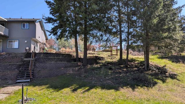 4807 E Chatteroy Rd, Chattaroy, WA 99003