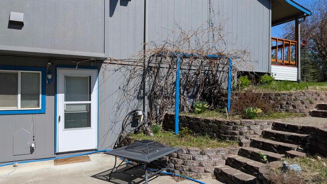 4807 E Chatteroy Rd, Chattaroy, WA 99003