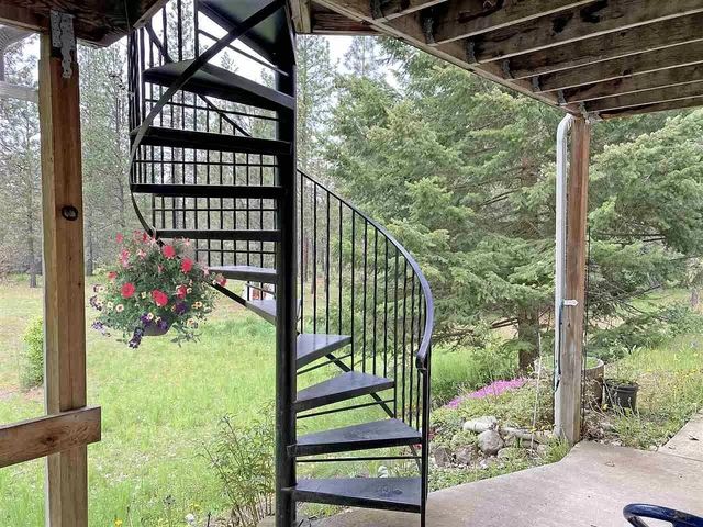 4807 E Chatteroy Rd, Chattaroy, WA 99003