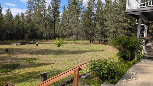 4807 E Chatteroy Rd, Chattaroy, WA 99003