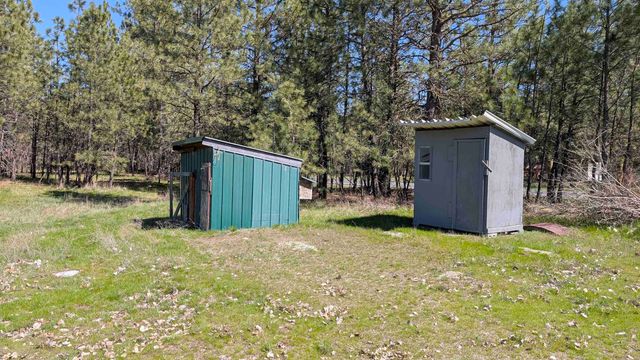 4807 E Chatteroy Rd, Chattaroy, WA 99003