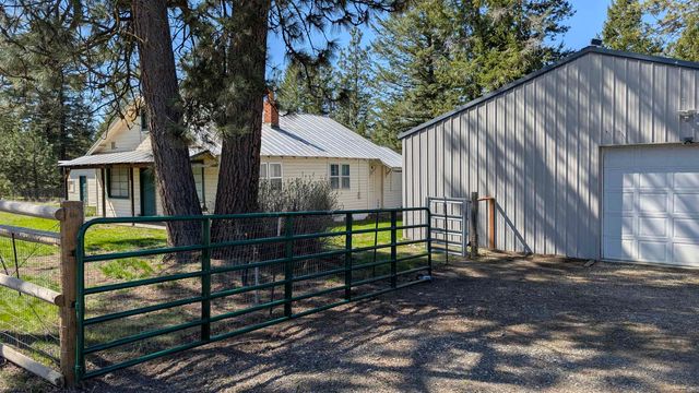 4807 E Chatteroy Rd, Chattaroy, WA 99003
