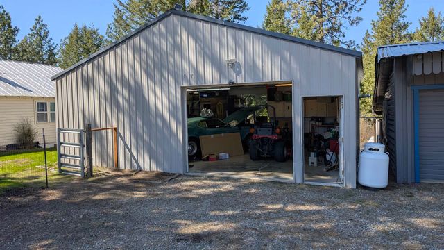 4807 E Chatteroy Rd, Chattaroy, WA 99003