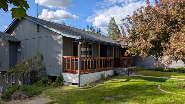 4807 E Chatteroy Rd, Chattaroy, WA 99003