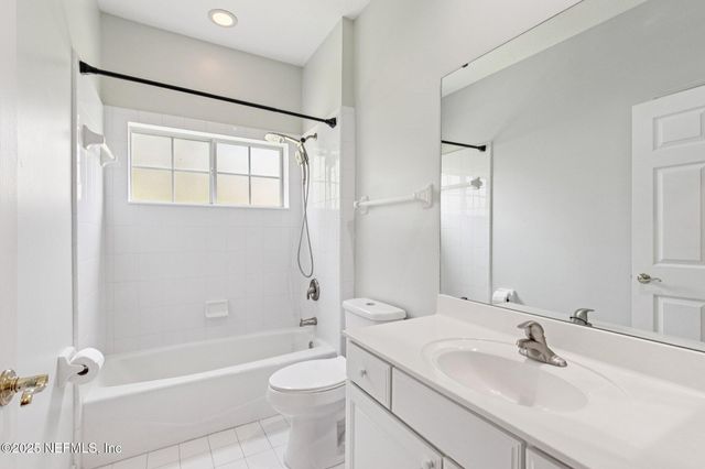 8205 BAY TREE Lane, Jacksonville, FL 32256