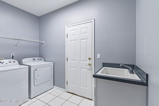 8205 BAY TREE Lane, Jacksonville, FL 32256
