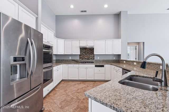 8205 BAY TREE Lane, Jacksonville, FL 32256