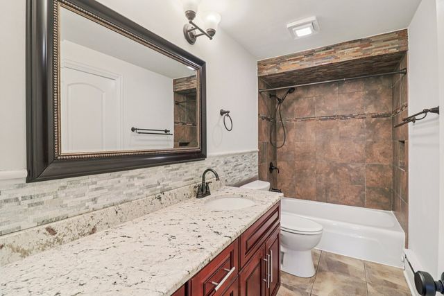 2333 N Neva Avenue 101C, Chicago, IL 60707