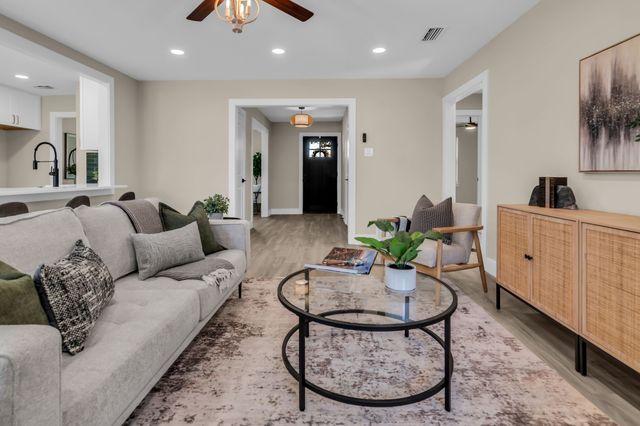 5529 Wood View Street, North Richland Hills, TX 76180