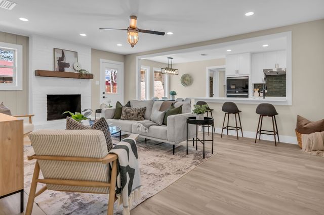 5529 Wood View Street, North Richland Hills, TX 76180