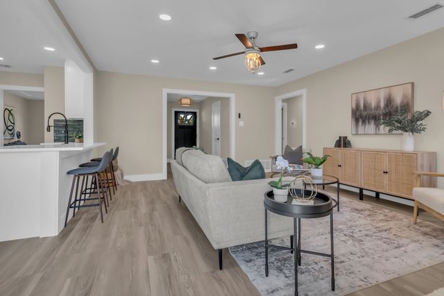 5529 Wood View Street, North Richland Hills, TX 76180