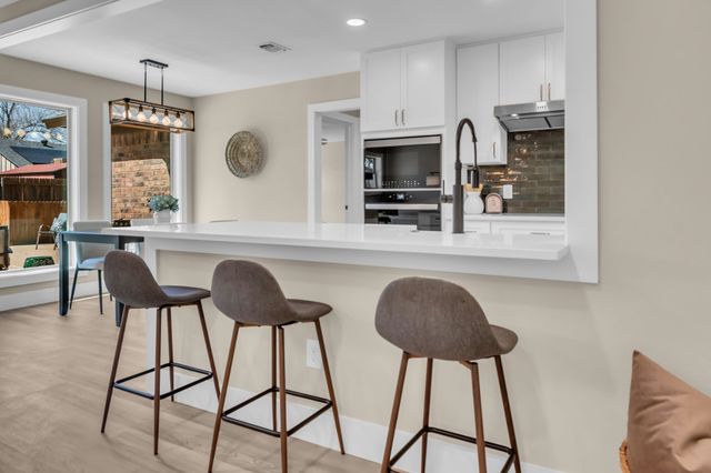 5529 Wood View Street, North Richland Hills, TX 76180