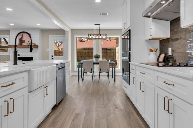 5529 Wood View Street, North Richland Hills, TX 76180