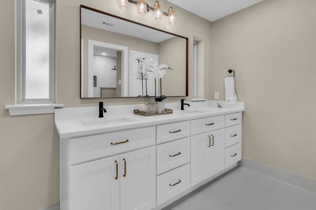 5529 Wood View Street, North Richland Hills, TX 76180