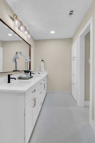 5529 Wood View Street, North Richland Hills, TX 76180