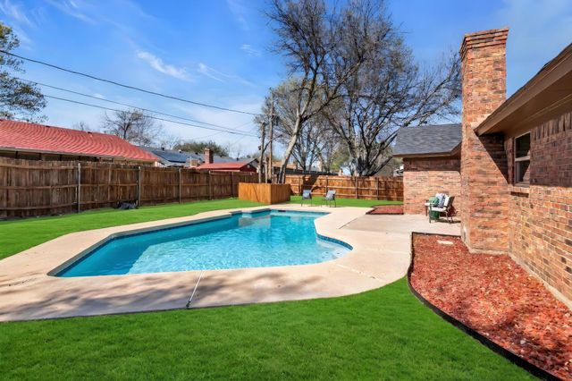 5529 Wood View Street, North Richland Hills, TX 76180