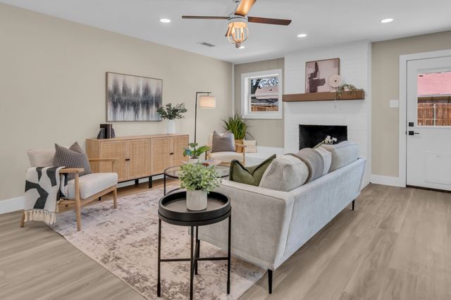 5529 Wood View Street, North Richland Hills, TX 76180