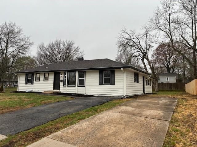 13628 Applewood Drive, Grandview, MO 64030