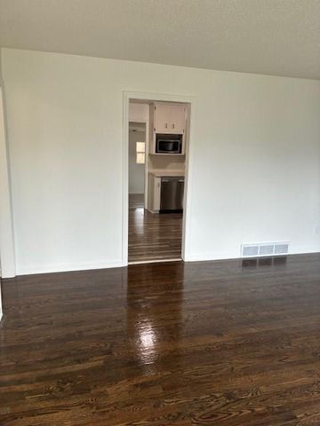 13628 Applewood Drive, Grandview, MO 64030