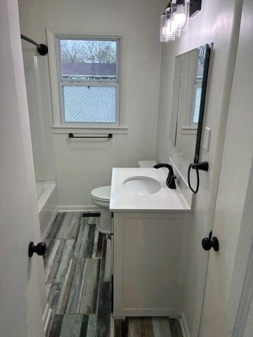 13628 Applewood Drive, Grandview, MO 64030