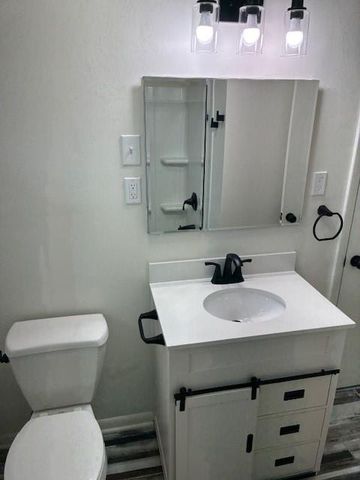 13628 Applewood Drive, Grandview, MO 64030