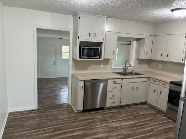 13628 Applewood Drive, Grandview, MO 64030