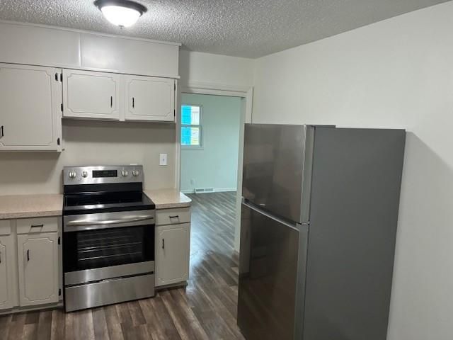 13628 Applewood Drive, Grandview, MO 64030