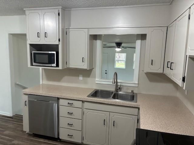 13628 Applewood Drive, Grandview, MO 64030